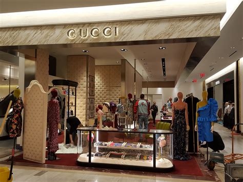 gucci saks fifth avenue|saks fifth avenue gucci store.